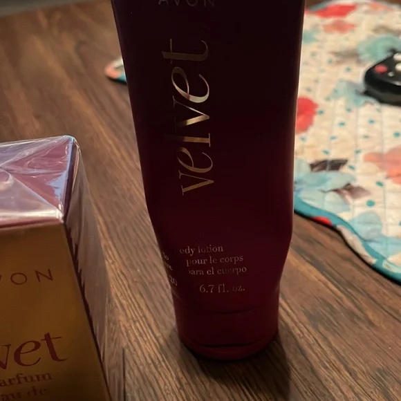 Velvet Eau de Parfum by Avon set - Picture 4 of 6